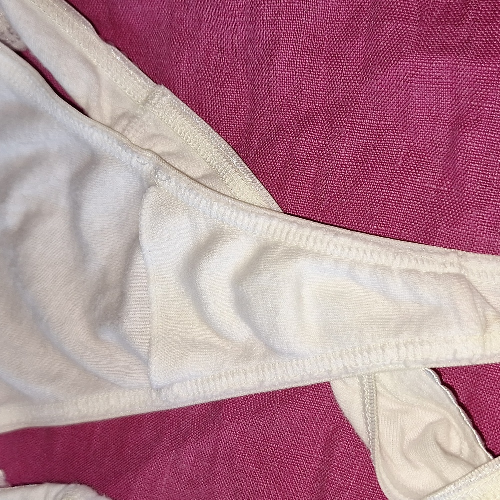 2 Pairs of Painties (1)Vic Secret Low Rise Thong Size M (1) Pair purple Size 6 - Picture 7 of 10
